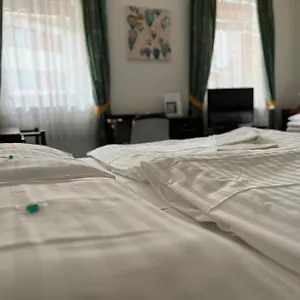 Omega Hotell